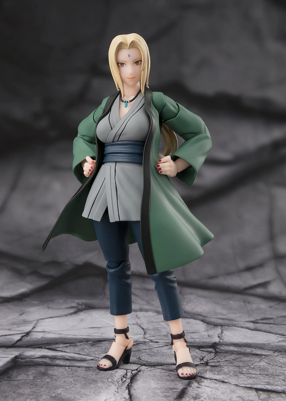 Premium Merchandise S.H. Figuarts Naruto Shippuden Tsunade (The Legendary Medical Ninja) Action Figure